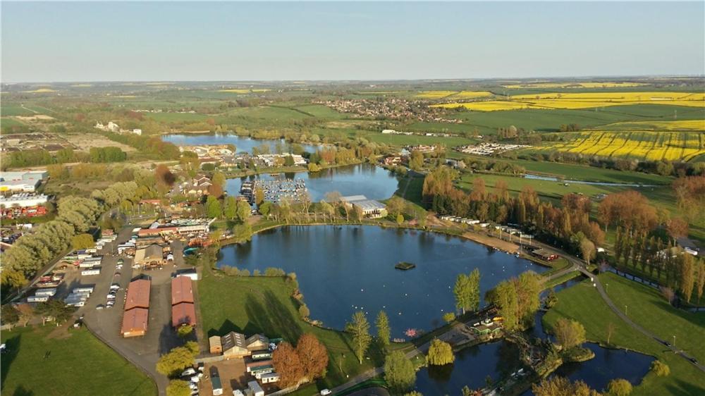 Billing Aquadrome Hotell Northampton Eksteriør bilde