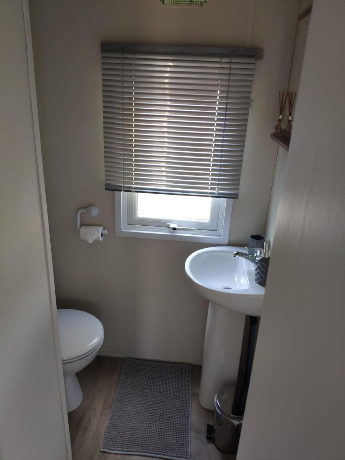 Billing Aquadrome Hotell Northampton Eksteriør bilde