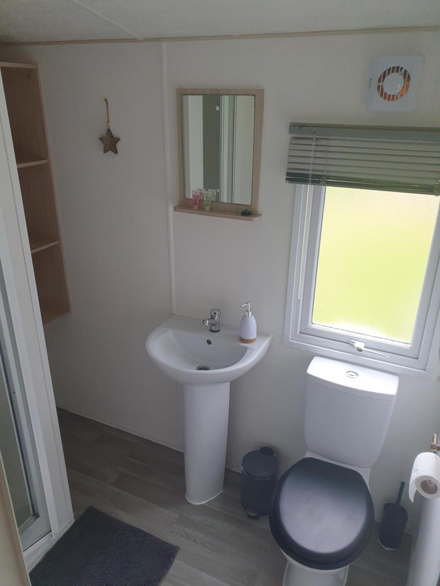 Billing Aquadrome Hotell Northampton Eksteriør bilde
